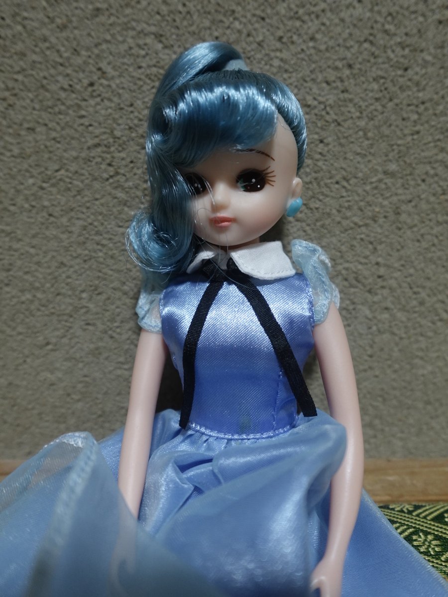 あおいちゃんをイメージしたお人形でお誕生日のお祝いです。おめでとう