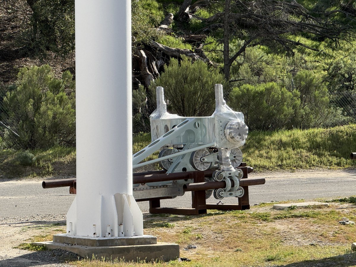 ParkObsession's tweet image. Special delivery for X2! Always cool to see shiny new parts show up.