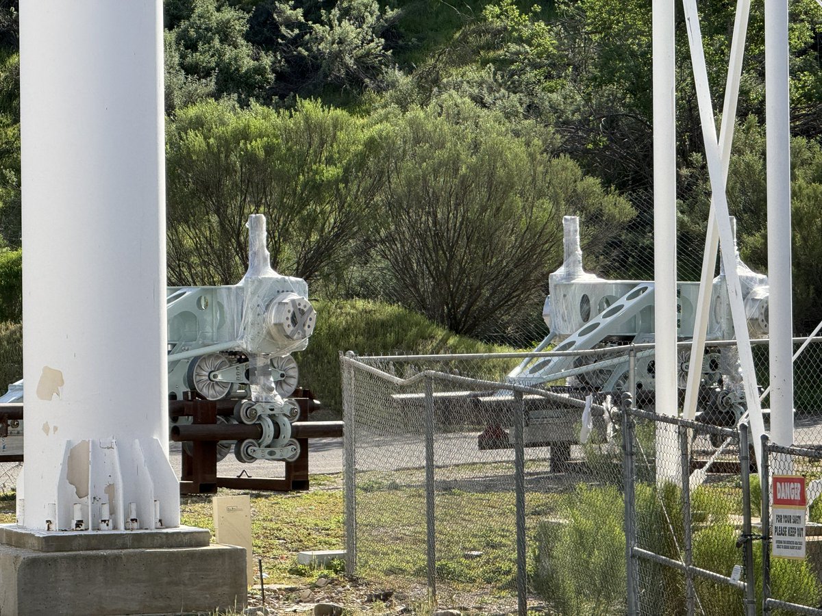 ParkObsession's tweet image. Special delivery for X2! Always cool to see shiny new parts show up.