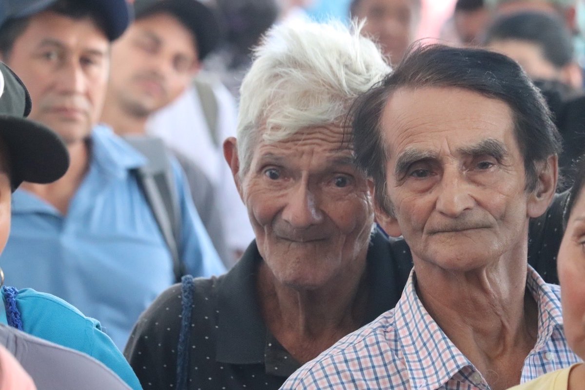 Nuevamente, agradecidos con Dios y los líderes del distrito de San Francisco Morazán, Chalatenango Centro, departamento de Chalatenango, por haber convocado a los agricultores a una importante reunión de trabajo.