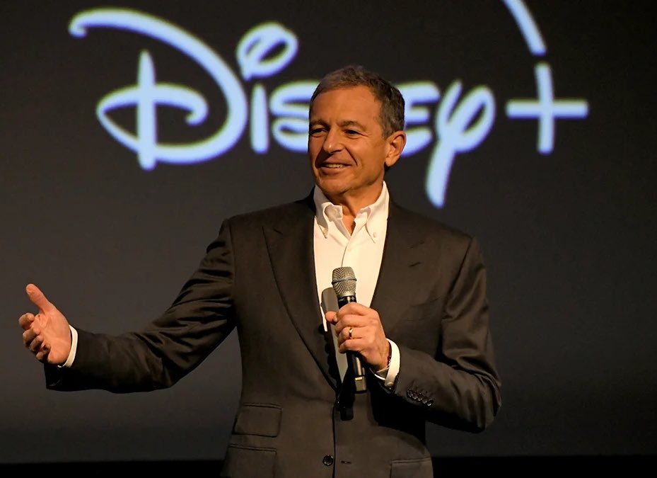 HollywoodHandle's tweet image. Bob Iger will be stepping down as Disney’s CEO before the end of 2026. 

(Via: thewrap.com/industry-news/…)