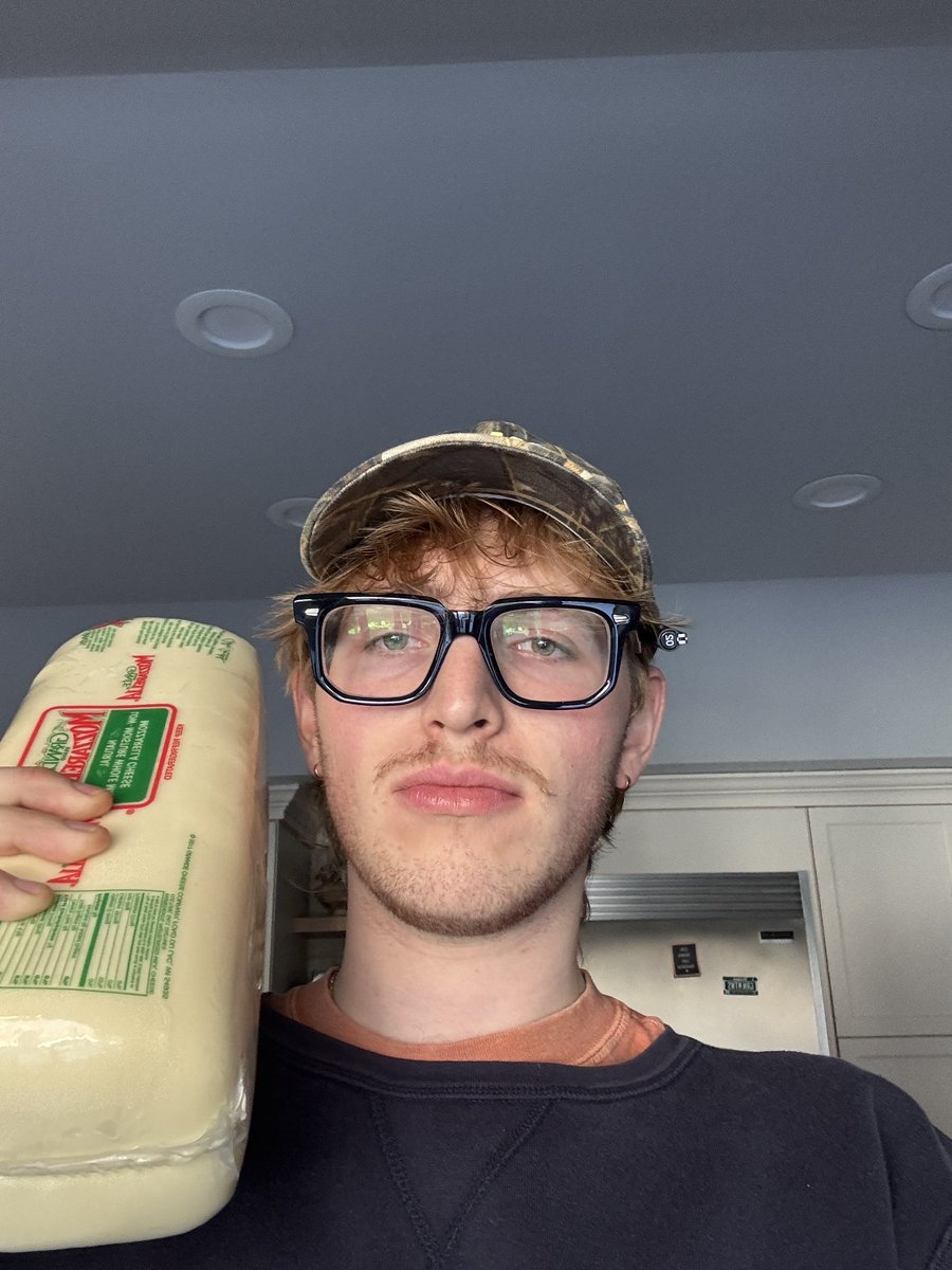 quartzscribble's tweet image. Big cheese