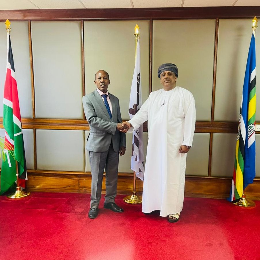 #نيروبي| سعدت بلقاء البروفسور نورا محمد، المدير العام للمدرسة الحكومية #الكينية، وذلك في مكتبه بمقر المدرسة. وقد تناول اللقاء بحث سبل تعزيز التعاون في عدد من المجالات ذات الاهتمام المشترك، إلى جانب تبادل وجهات النظر حول دعم المبادرات المشتركة بما يسهم في تعزيز التواصل والتفاهم،