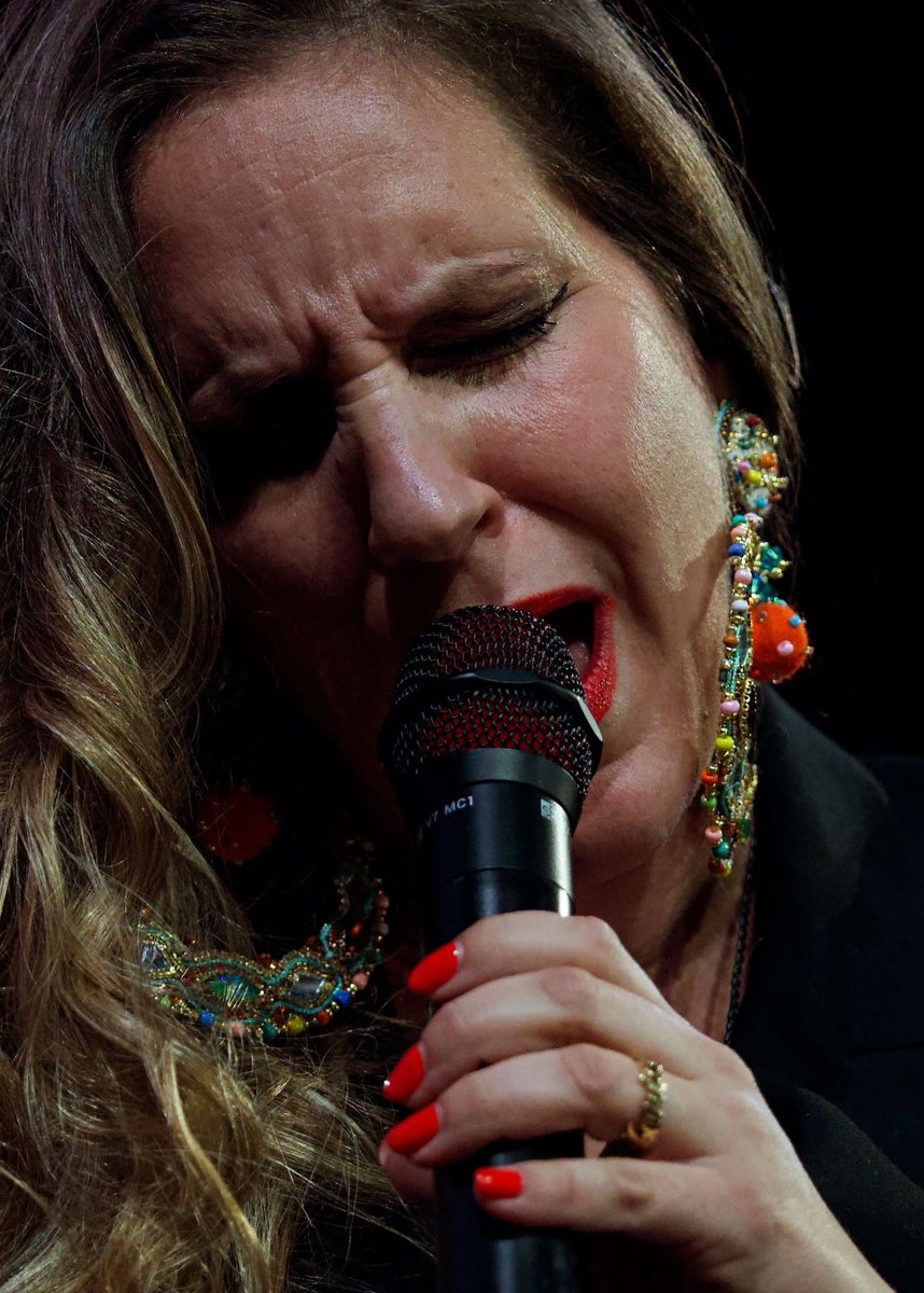 MariaToledoMT's tweet photo. Ayer estuve cantando en @simofsevilla en la celebración de los 40 años de trayectoria de mi querida Aurora Gaviño.
En su último día en este mundo, María Jiménez nos unió para siempre.
#Simof #Desde198640añosdemomento
#AuroraGaviño #MaríaToledo https://t.co/hqz1j0eFnj