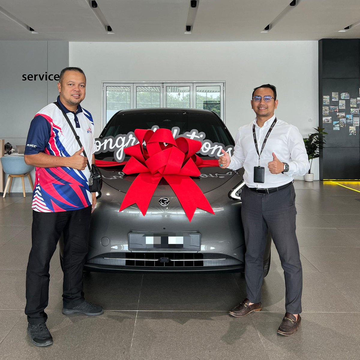faiztasnim1's tweet image. Congratulations!🥳 
.
MR MOHD SHAFIE BIN MOHD AHYAT🤩
.
On your new purchase Proton e.MA5 Premium Slate Grey and welcome to e.MAS Family!🚗🚙
.
faizwheelcorpevsetiaalam.com
.
Interested with the Proton eMAS: wasap.my/601111766149/P…
.

#ProtoneMAS #protonemas7 #protonemas5 #AbgeMAS
