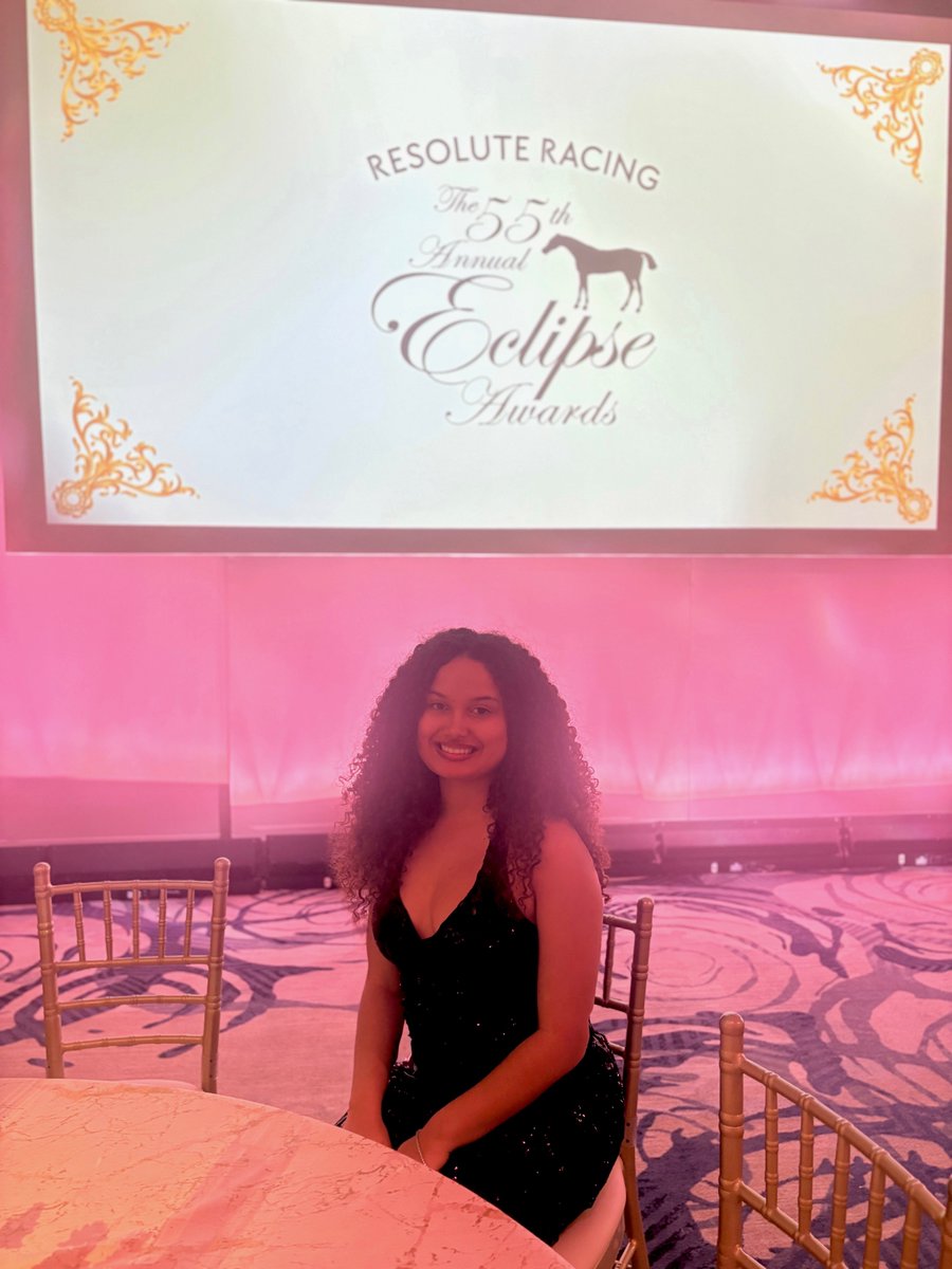 edbrownsociety's tweet photo. What a full-circle way to wrap up a Fall 2025 internship ✨
After spending the semester with the @NTRA, Ella capped off her internship by traveling to Palm Beach, Florida, for the Eclipse Awards.
#EBS #TheNTRA #EclipseAwards https://t.co/u4iryTrnB9