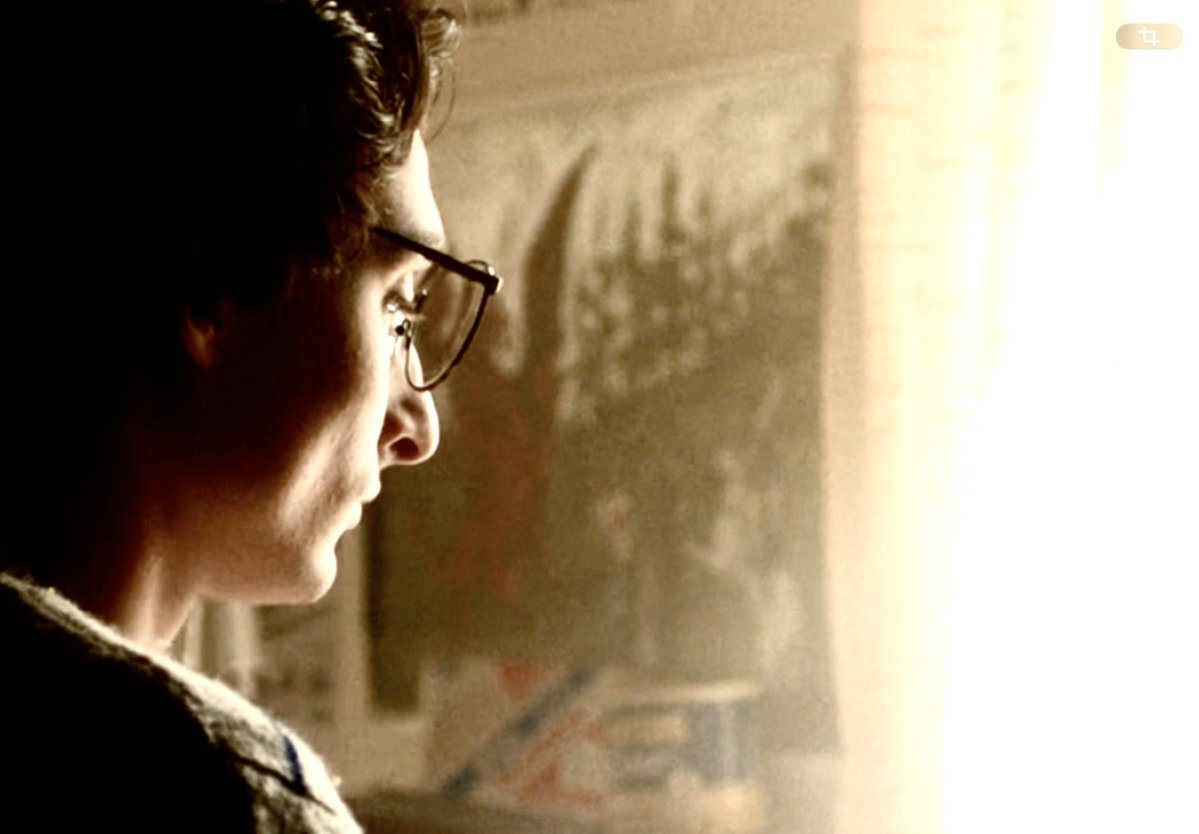 lilli_elif's tweet image. No it is yellow and blue, but it’s literally in the wrong place. The first left corner is supposed to be blue. It’s yellow. I tried to draw (I can’t draw 💔) it in so you could see it better. This is crazy and DEFINITELY intentional. #paintinggate #conformitygateً