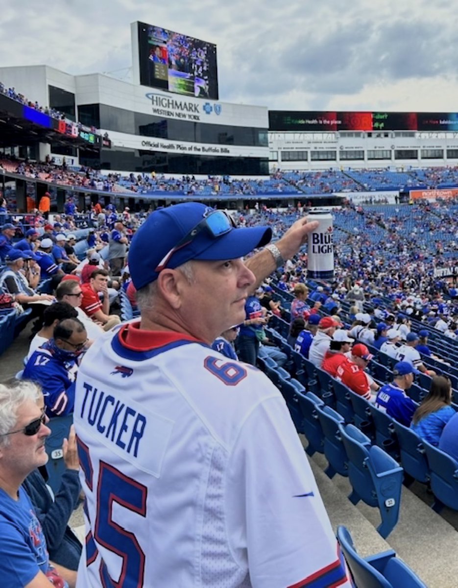 RossTuckerNFL's tweet photo. What’s better: This guy’s beer or his CLEARLY custom ordered jersey? 🤣 #ShowMeYourBeer https://t.co/xrBnbtpObg
