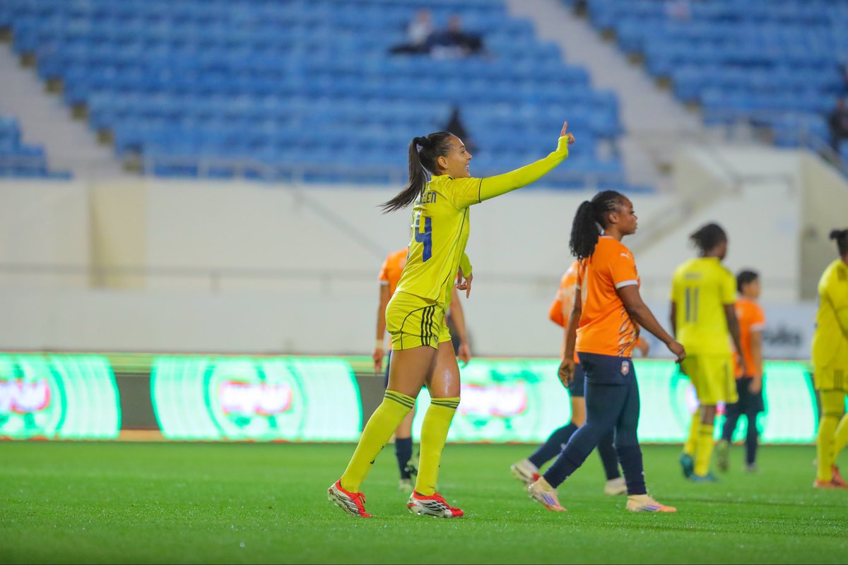 كاثلين سوزا ، قائدة الدفاع 🌟
مهرجان الأهداف يكتمل بتوقيع كـااثي 😄🎯