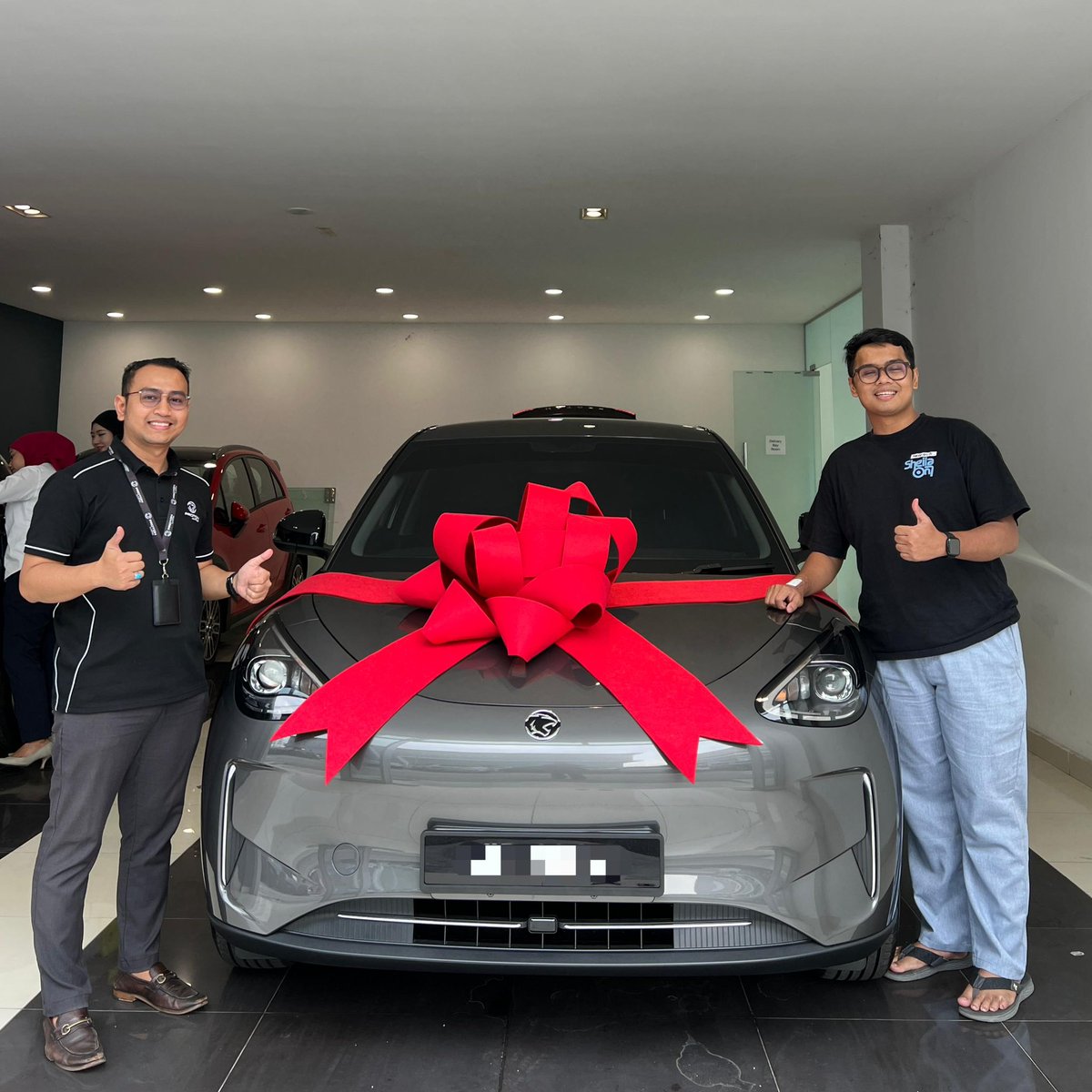 faiztasnim1's tweet image. Congratulations!🥳 
.
AHMAD TARMIZI BIN KAMARULZAMAN🤩
.
On your new purchase Proton e.MAS5 Prime Slate Grey and welcome to e.MAS Family!🚗🚙
.
Interested with the Proton eMAS: wasap.my/601111766149/P…
.
#ProtoneMAS #protonemas7 #protonemas5 #ProtoneMASSetiaAlam #AbgeMAS
