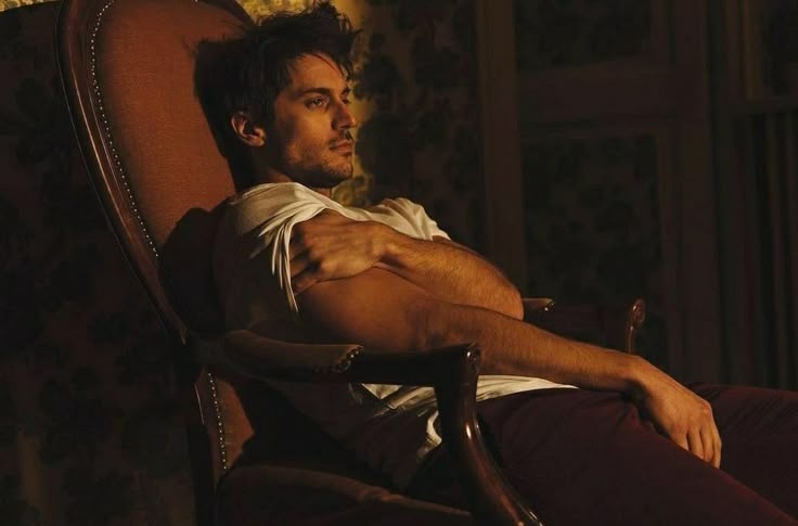 𝐀𝐒𝐓𝐀𝐑𝐎𝐓𝐇 —— ( off ) tweet media