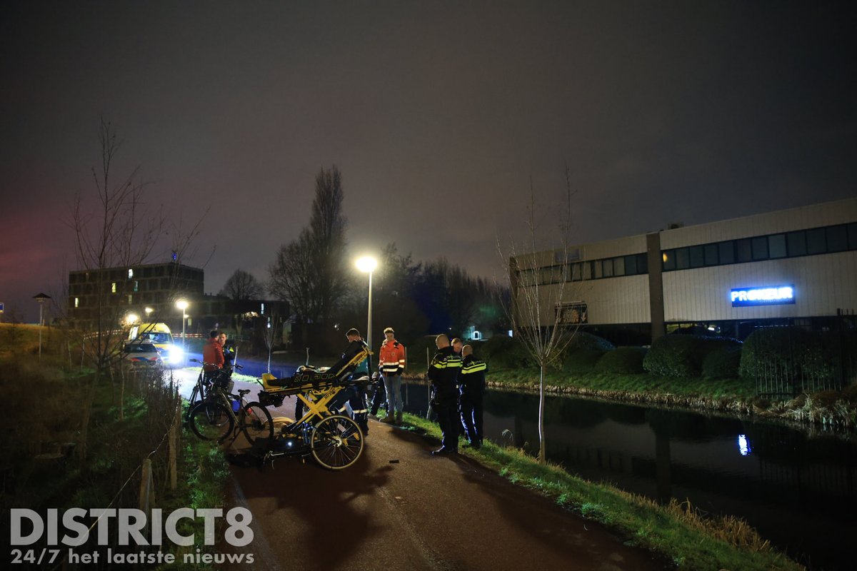 Twee fietsers botsen op fietspad in Maasdijk, één zwaargewond