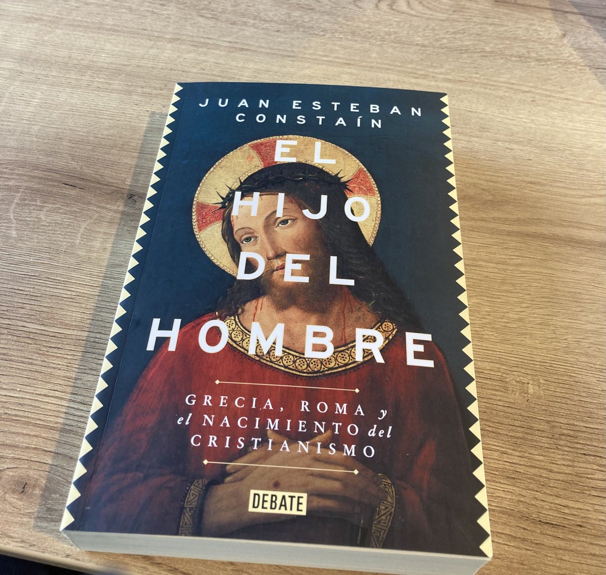 Desde hoy en las librerías este ensayo que escribí sobre los orígenes del cristianismo y el encuentro del judaísmo del Segundo Templo y el paganismo griego y romano. Era el libro que quería escribir en la vida, ya es de los lectores, ojalá les guste.