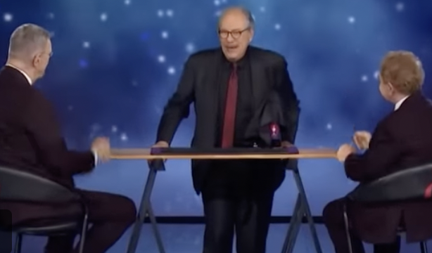 EEFWW's tweet image. At 8 PM tonight, catch "The Domino Effect" on @CWPennandTeller's @FoolUsTV(@WPIX-TV ch.11 in NYC).@MrTeller&amp;amp; @PennJillette face off against foolers Clark Payne, Zabrecky, @LaserKiwi_, and Peter Samelson, with host @BrookeBurke.