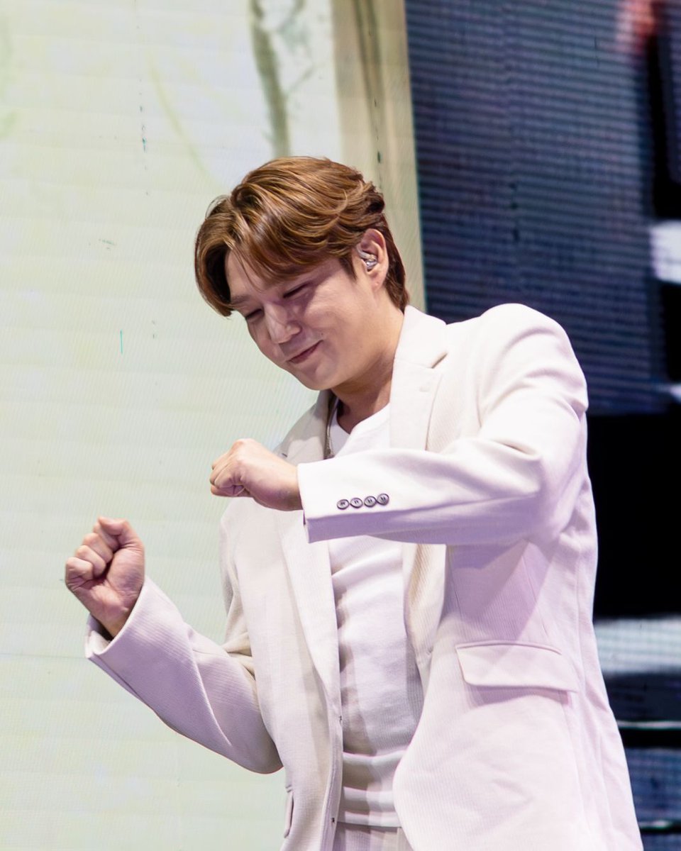 ikki_sj's tweet photo. Más fotografías del fanmeeting de #Kangin "Stunning Together" en CDMX 💙🇲🇽🦝 

cr. aviewby_

#StunningTogether #KANGIN_CDMX https://t.co/fx6876pqBe