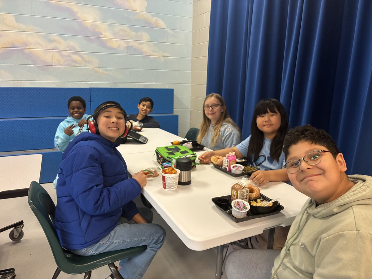 Acworth_ES's tweet image. Shoutout to another amazing group of Warriors who reached their #ReflexMath green light goals!

We celebrated these mathematicians with a special lunch and donuts! Keep up the great work!

@Acworth_ES  @TiffanyHourigan