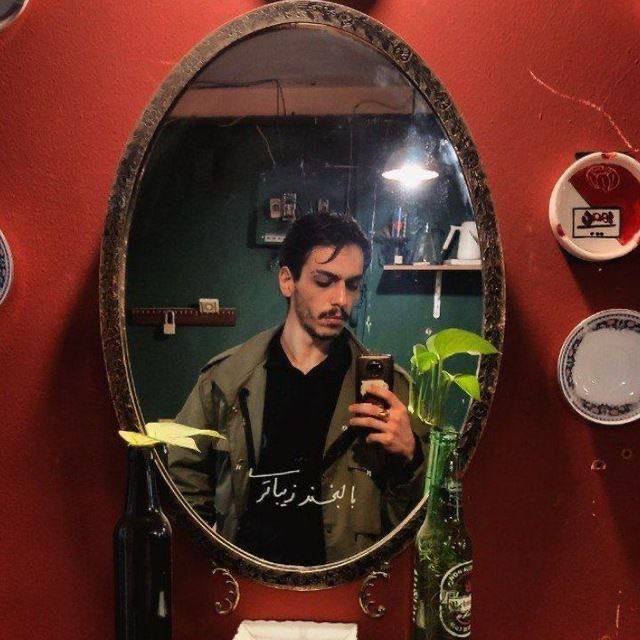 سهند عباس‌نیا که مدتی مفقود شده بود، پیدا شده و خبر اومده که در صف اعدامی‌ها قرار داره، صدای سهند باشیم در خطر اعدام قرار داره...
#سهند_عباس‌نیا