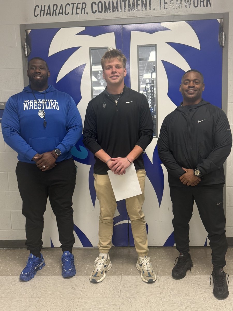 1CoachKelley's tweet image. Thank you @Coach_LHandwork from Wisconsin Lutheran College for stopping by @WestburyFB to recruit our Huskies❕
@WLC_Football @CoachCornell1 
#ManTheShip🌊 #RecruitBigBury📈