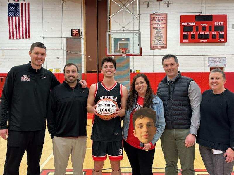 Mineola UFSD tweet media