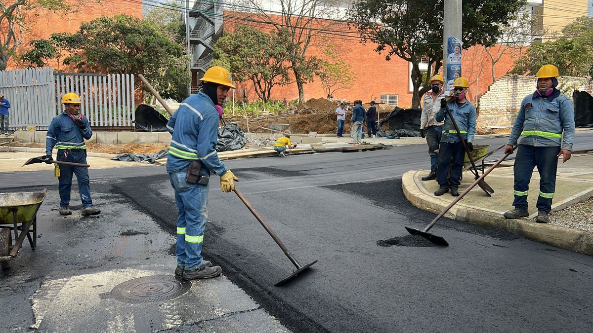 La Universidad Industrial de Santander habilitó un nuevo acceso vial por la carrera 25, en la sede de #Bucaramanga, mejorando la movilidad hacia los parqueaderos y el edificio de Ingenierías Fisicomecánicas. Se recuperaron 485 m² de pavimento. <a href="/UIS/">UIS</a>