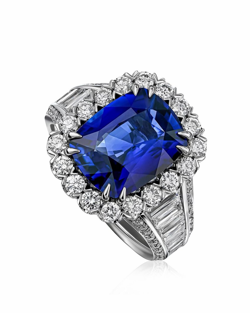 Sergiosjewelers's tweet image. Bold color, brilliant craft. Statement stones made to steal the spotlight. 

#ChristopherDesigns #SergiosJewelers #EllicottCity #ShopEllicottCity #FineJewelry