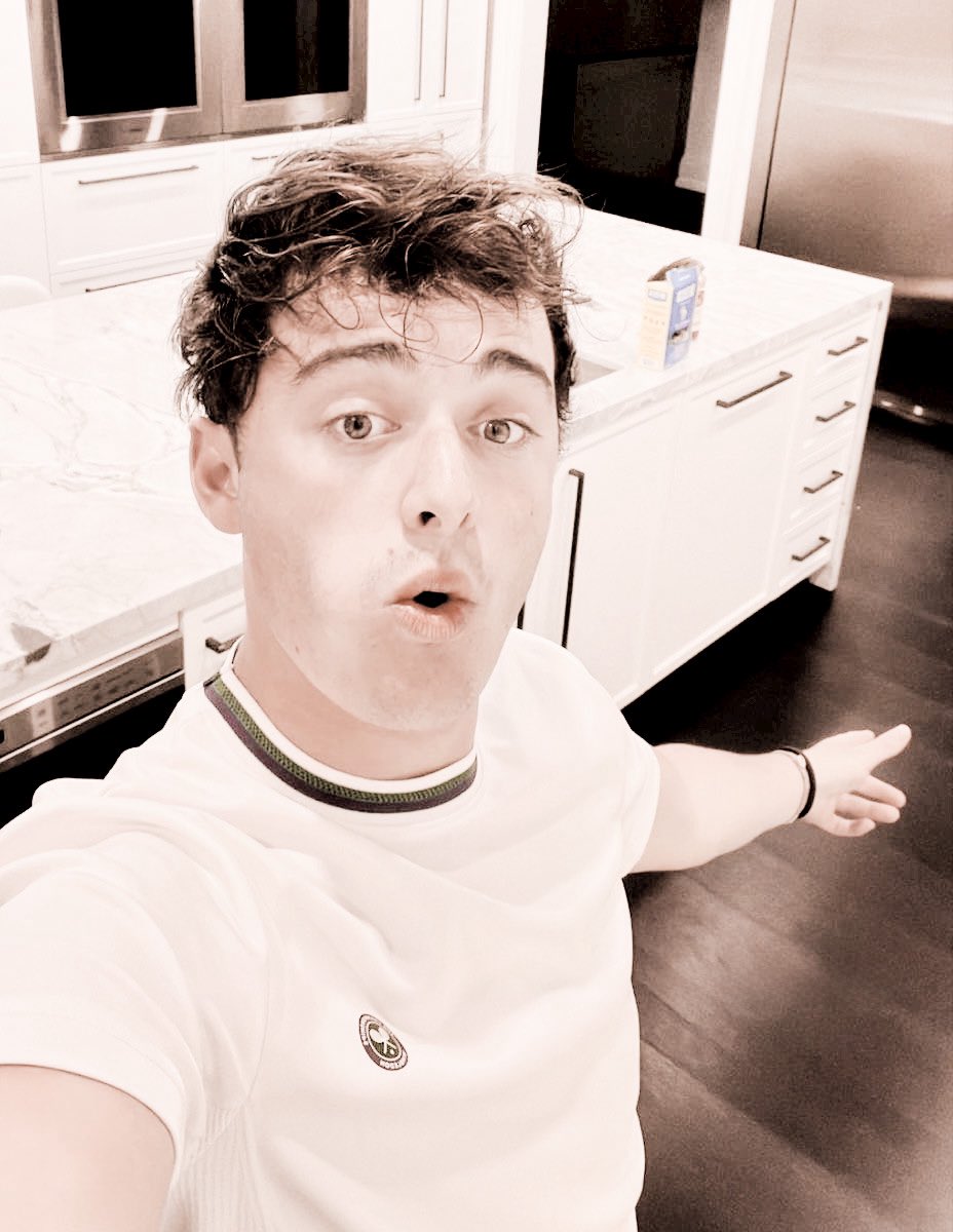  th͟e͟o .ᐟ tweet media