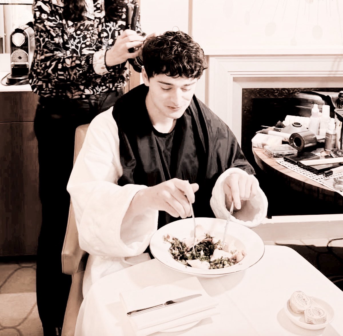  th͟e͟o .ᐟ tweet media