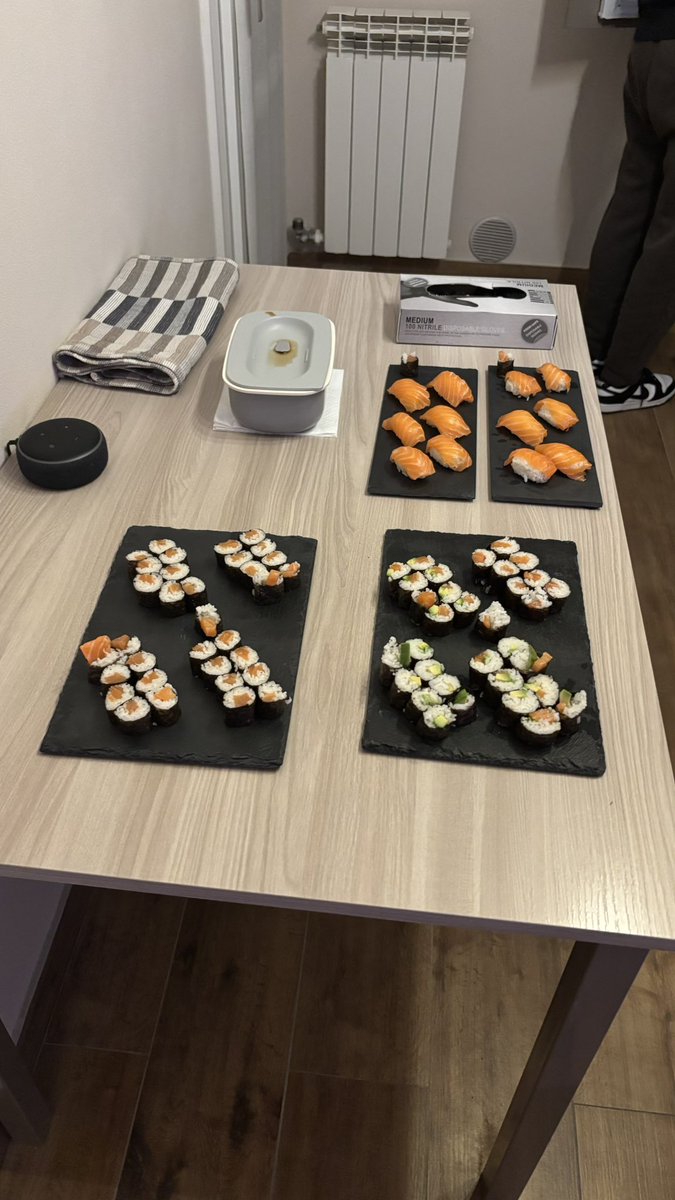 barabizio's tweet photo. Usual PT watch party in @TeamPotassioMTG’s t̶e̶s̶t̶i̶n̶g̶ house (hosted by @elfutnap). @Mengu09 we heard that you like ramen. Would you like to join the team? #ramengucci #menguccicousine https://t.co/UbpKAa7ffM
