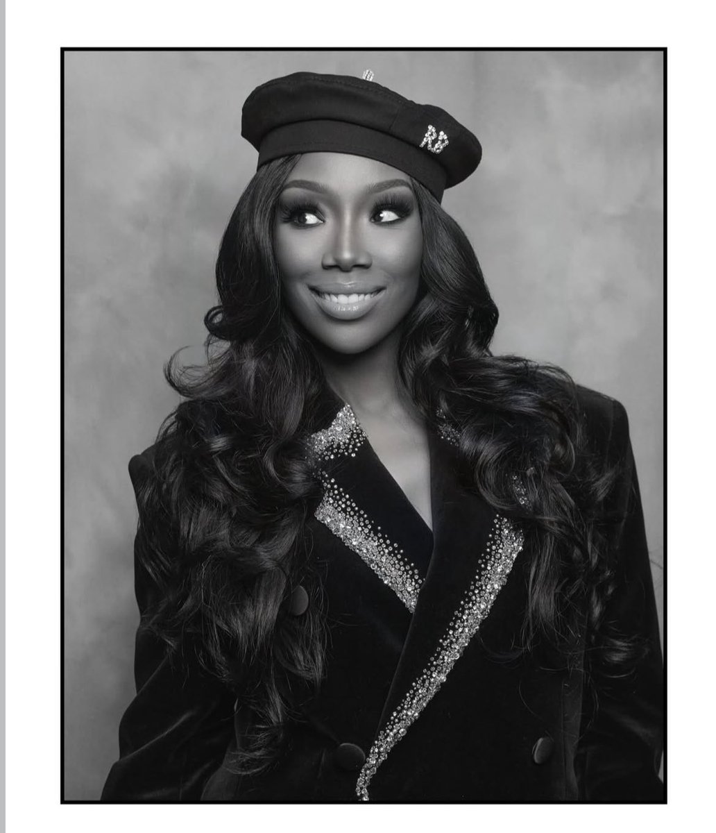 Brandy stuns as the honoree of the Black Music Icon Award. 

Presented by the Recording Academy Honors.