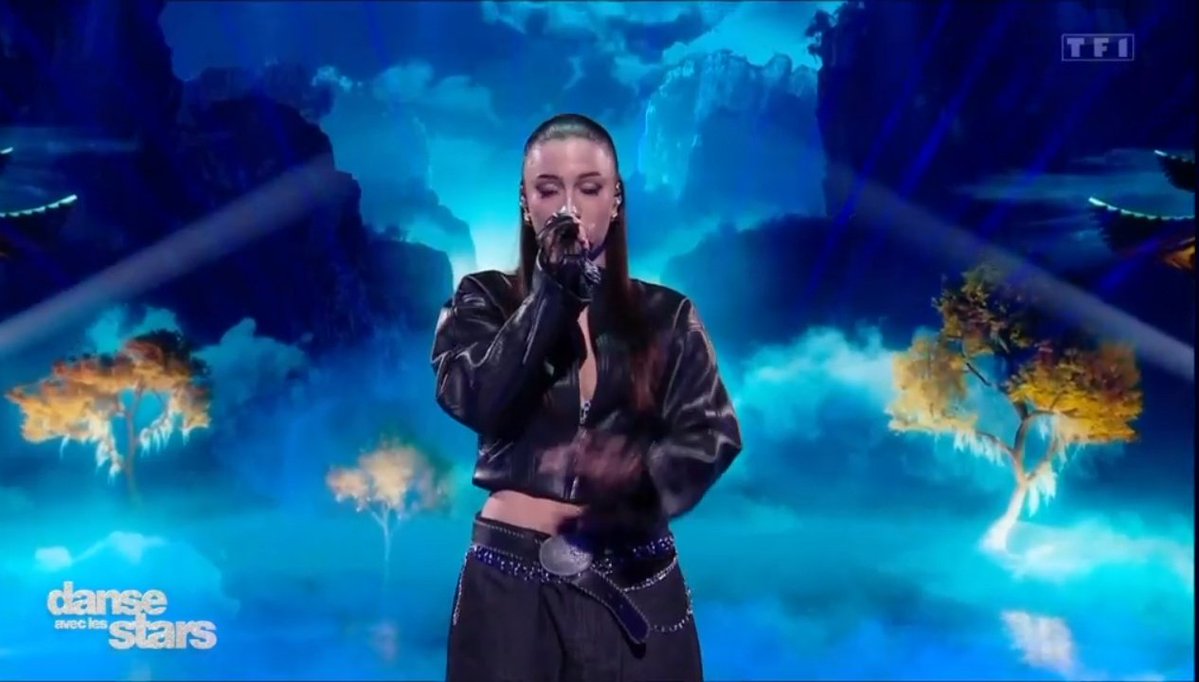 elopunchline's tweet image. Elle.est trop belle Lenie allez stream lumière  #DALS