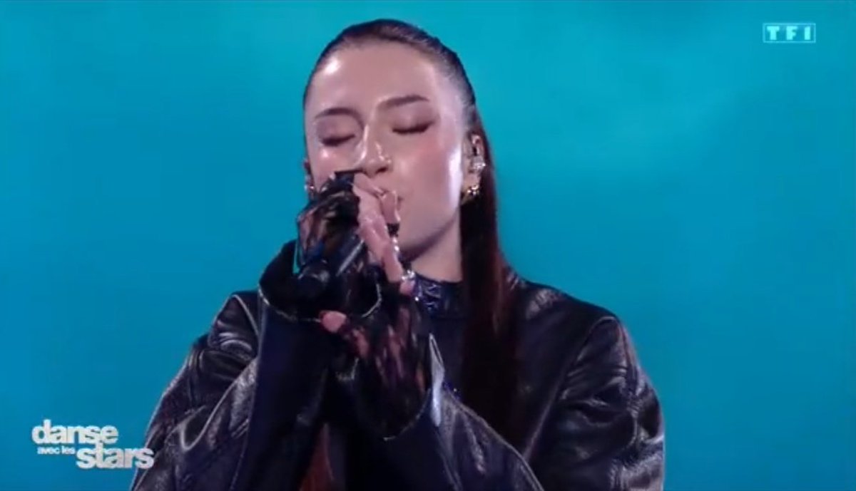 elopunchline's tweet image. Elle.est trop belle Lenie allez stream lumière  #DALS