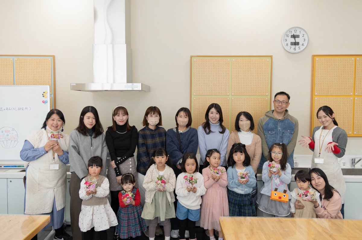 1月18日は、花のあるくらし研究所の方々にご協力いただき、未就学児親子講座『はじめてのお花教室』を開催しました！

詳細はこちら▼
maaru-ct.jp/report/247213/

#静岡市　#まある