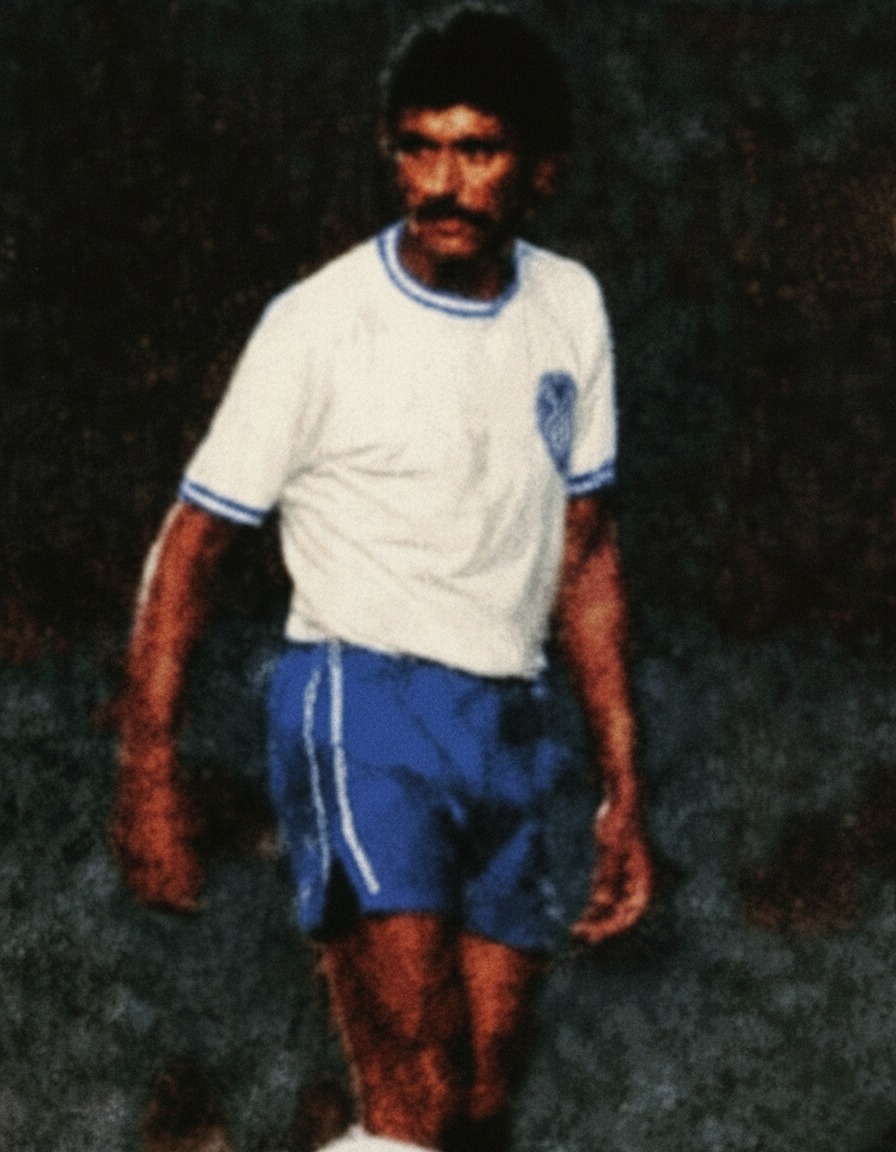 memoriaazulina's tweet image. Em 1975, o CSA recebeu Nei Conceição.

Meia de classe, bola no chão, jogo cadenciado.

Ajudou o Azulão no título alagoano e se despediu do futebol vestindo azul e branco.
Tem jogador que fica na história pelo jeito de jogar.

#MemoriaAzulina
