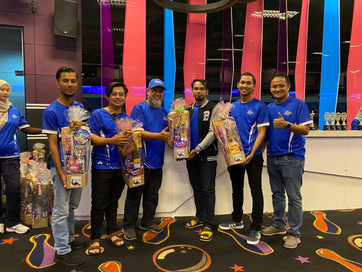 AkmalPaksu's tweet photo. Campak balek gambaq lama
Anjuran Tnb seberang jaya.

Tournament tahun Lepas,
Bulan 4, 2025
Finally setelah 2 tahun mencuba, baru dapat merasa naik podium. 😂

Team kamixtera.. https://t.co/55MidocnDv