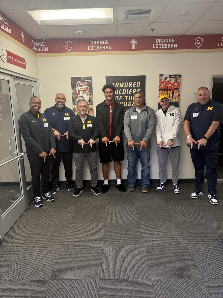 MarcusFakatou's tweet image. Thank you HC Kyle Whittingham @CoachPowell99 @UMichCoachEspo @CoachJayHill @Coach_TsTock for visiting with and my dad again!! #GoBlue

@UMichFootball @GregBiggins @BrandonHuffman @adamgorney @ChadSimmons_ @TheUCReport @SWiltfong_ @TomLoy247 @BlairAngulo