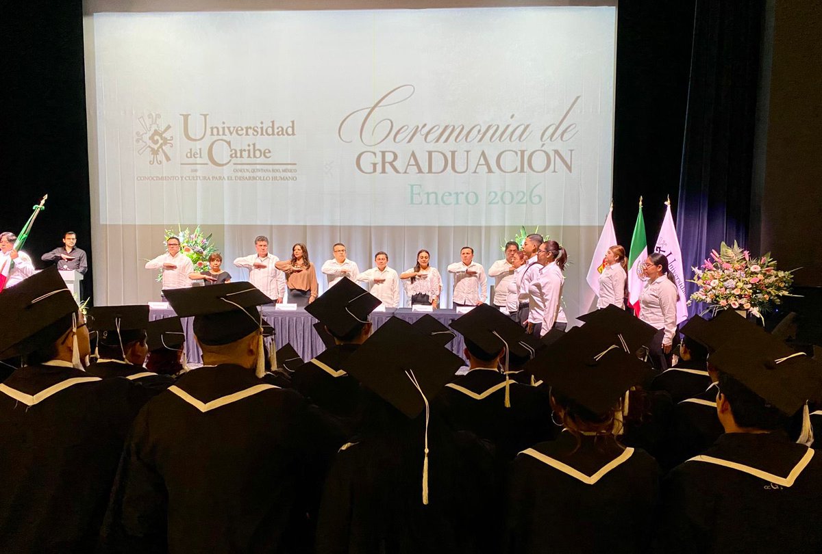 En representación de nuesta secretaria de Educación, la doctora Elda María Xix - Euán, participé en la primera #CeremoniadeGraduación de la Universidad del Caribe, donde 110 egresados se convirtieron en Licenciadas y Licenciados, así como Ingenieras e Ingenieros: