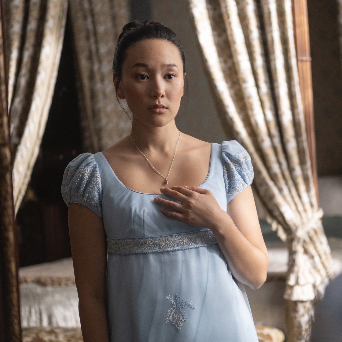 bellysinfinite's tweet image. men are BLIND bc what do you mean benedict thinks these are two different women .