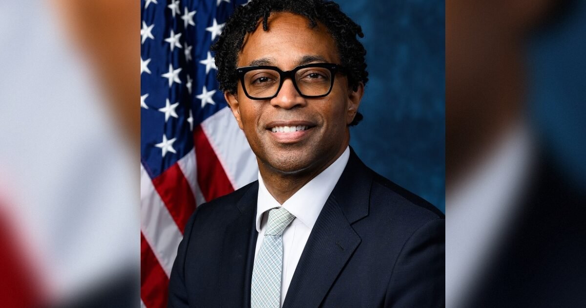 TonySeruga's tweet image. But wait! There's so much more fraud!

🚨A Tale of 82 Smurfs: Massive Money Laundering Fraud in the Democratic Party — Showcasing Missouri Congressman Wesley Bell

If I told you that 82 senior citizens that average 75 years old donated $11,516,000 in over 537,000 separate…