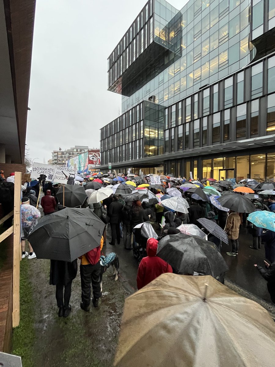 MarkKersten's tweet image. ICE out of Canada! 

We’re here raining on @hootsuite’s parade and sending a simple message: People before profits.