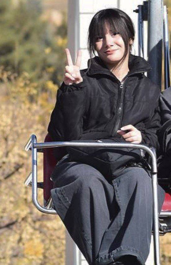 دوست من #نیکا_علیمحمدی از گرگان توی اعتراضات 19 ام دی ماه تیر خورد ولی تونست خودشو به خونه برسونه
دیشب مامورا اومدن گرفتن بردنش و ازش هیچ خبری نیست حتی نمیدونیم کجاست
لطفا پخش کنین این پیامو و اگه کسی ازش خبر داری چیزی بگه،صدای نیکا باشیم.