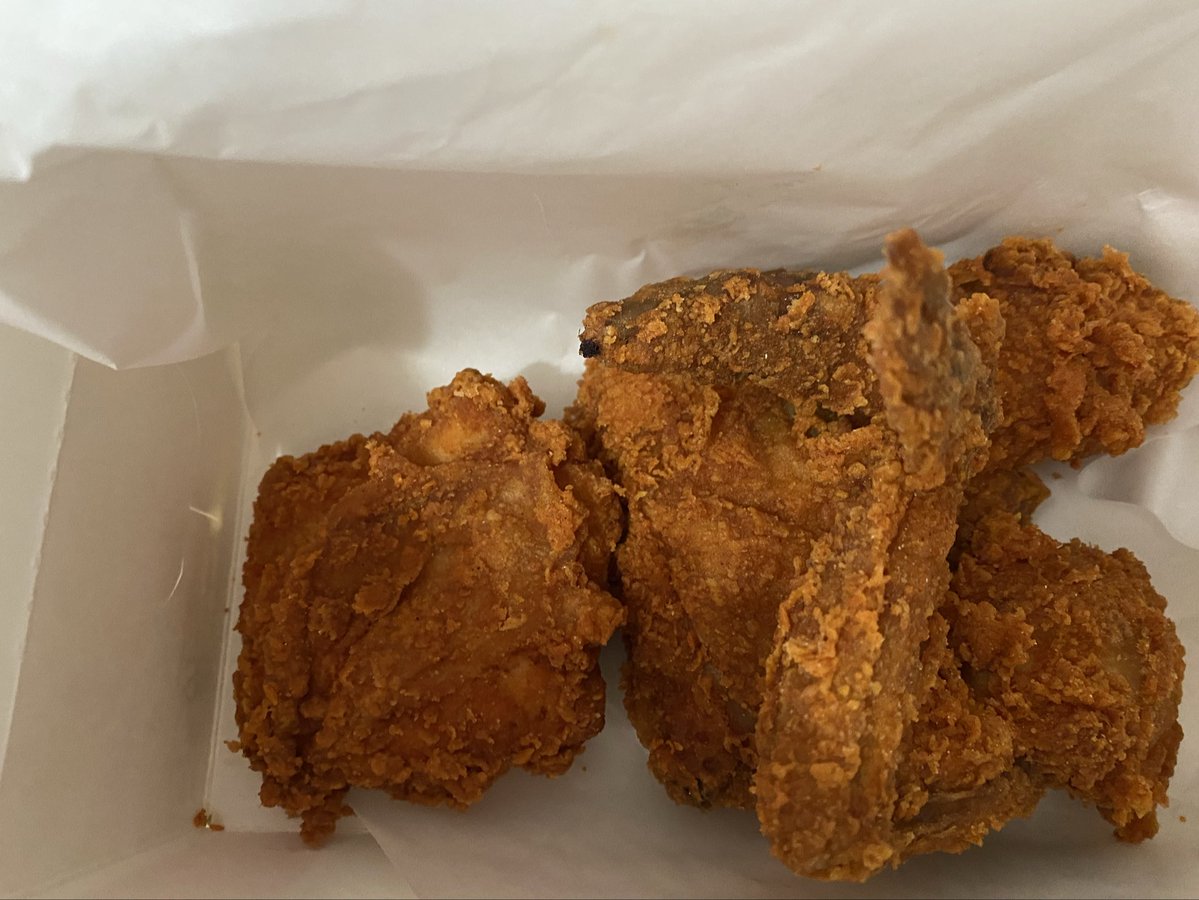 ケンタッキー
レッドホット4ピース
昔は辛く感じたのにな
辛いソースは売り切れ