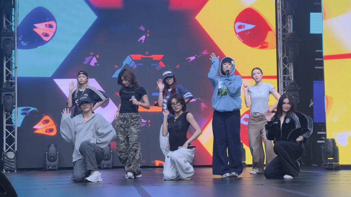 hello! namiss nyo ba sila??!

#BINI will gonna light the floor! LIVE NA LIVE tomorrow dito sa ASAP, 11:55AM!

#All2GetherKapamilya 
#ASAP30