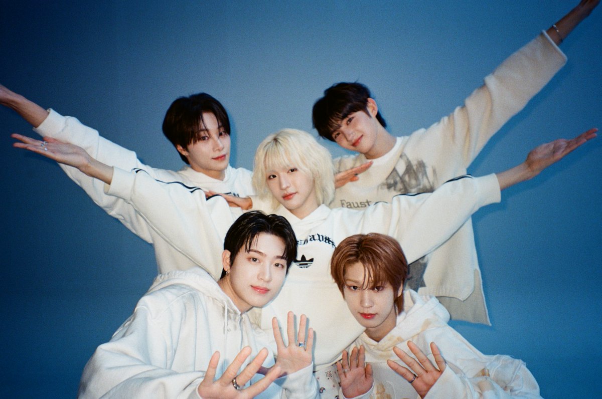 M2MPD's tweet photo. 필름카메라로 기록한 1월의 추억📸 2월에도 쭈욱 엠투와 함께해요❣ #1월의엠투 #M2film #SC_ORIGINAL #idntt #아이덴티티 @idntt_cosmo https://t.co/W6A0NFFKrN