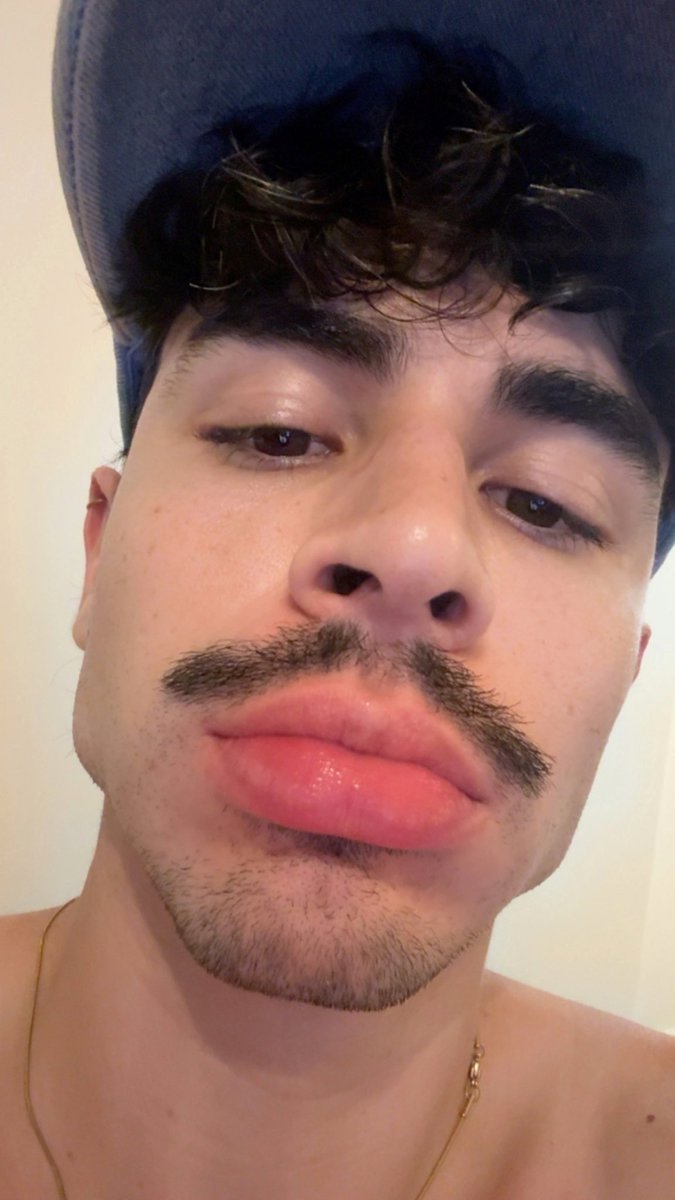 ᴀɢᴜ tweet media