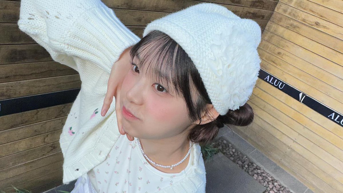 Happy #𝔓o𝑙lyʼ𝚜𐙚ུ⃨𝔇ay 🎂! Y ya vieron el outfit que me puse para esta fiesta? Lo elegí especialmente mientras pensaba en our #𝑇𝕚ny𓊈표범𓊉ℜαppᥱr y lo bueno que la vamos a pasar cantando, celebrando y comiendo mucho pastel con temática de conejitos (hope so), feli pumple.