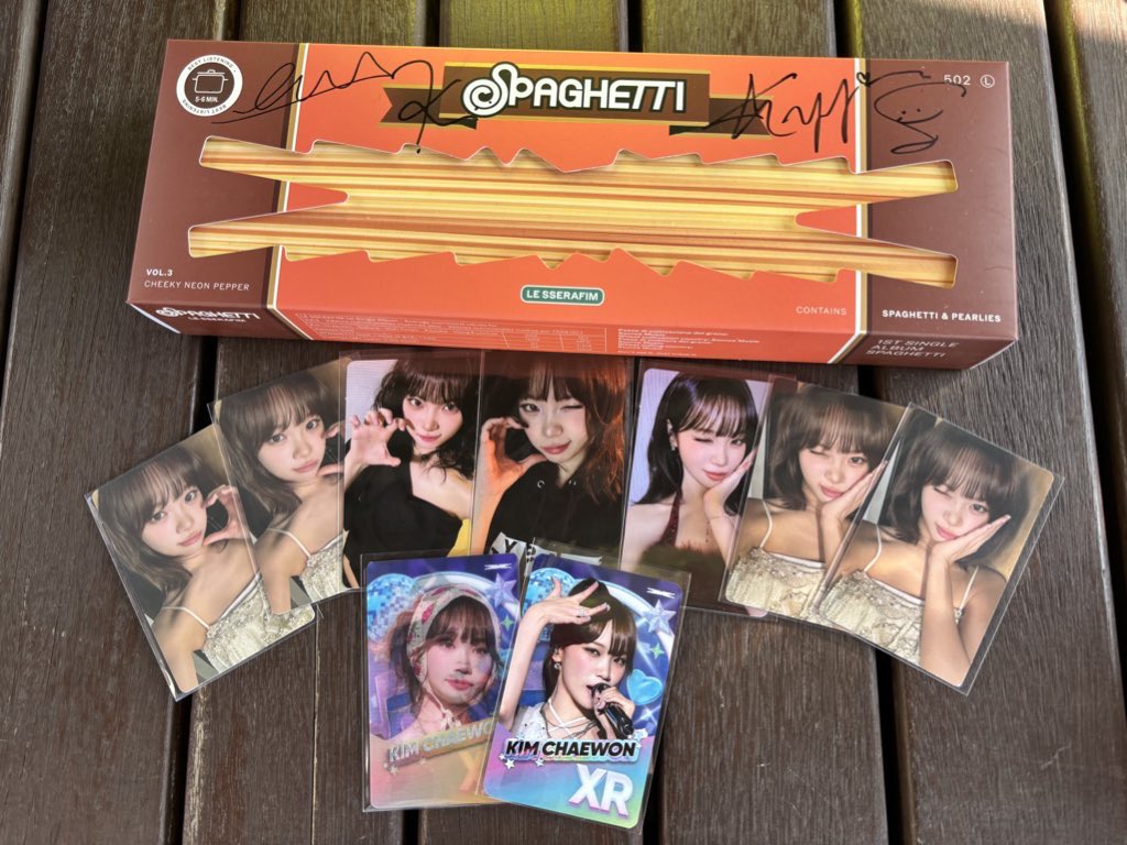 埼玉に引き続き、またまた直筆サインアルバム当選‼️🍝 レンチキュラー