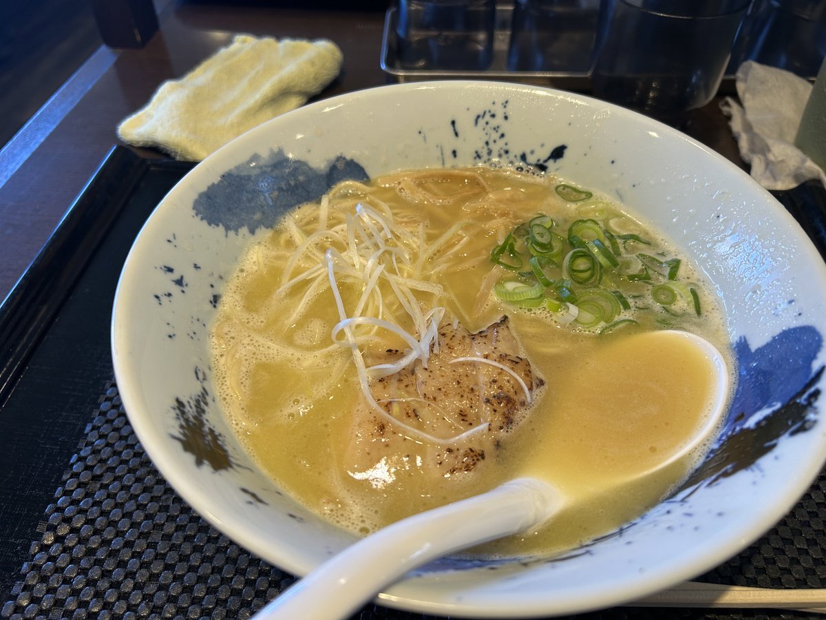 ma510kn's tweet photo. ブラウン　濃厚鶏そば🐓 https://t.co/vB6XLdF0tr