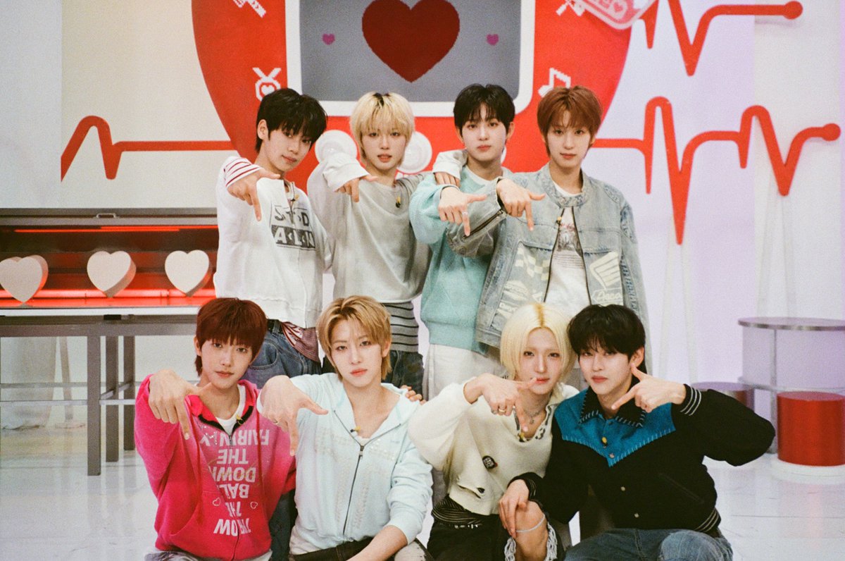 M2MPD's tweet photo. 필름카메라로 기록한 1월의 추억📸 2월에도 쭈욱 엠투와 함께해요❣ #1월의엠투 #M2film #아두럽 #idntt #아이덴티티 @idntt_cosmo https://t.co/lPAUkwXoYF