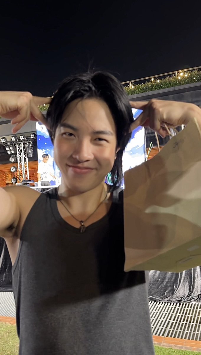 : <a href="/jeffyjsjs/">brad pitt</a> #jeffyjsjs 

        หูแมวในไลฟ์                    หูแมวตรงหน้า