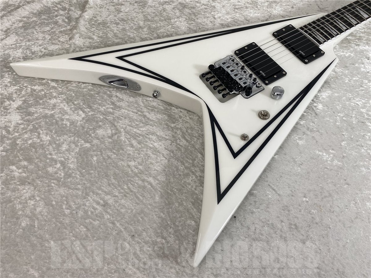 BIGBOSSekimae's tweet image. E-II SVが久しぶりの入荷です‼
WhiteにBlack Stripesが超クール🌊
王道のEMG81を2基マウント
更にブースターも搭載しています🎶
大変人気機種になっておりますので
気になる方はお早めに🔥🔥🔥

ご注文はこちらから🔽🔽🔽
digimart.net/cat01/shop58/D…